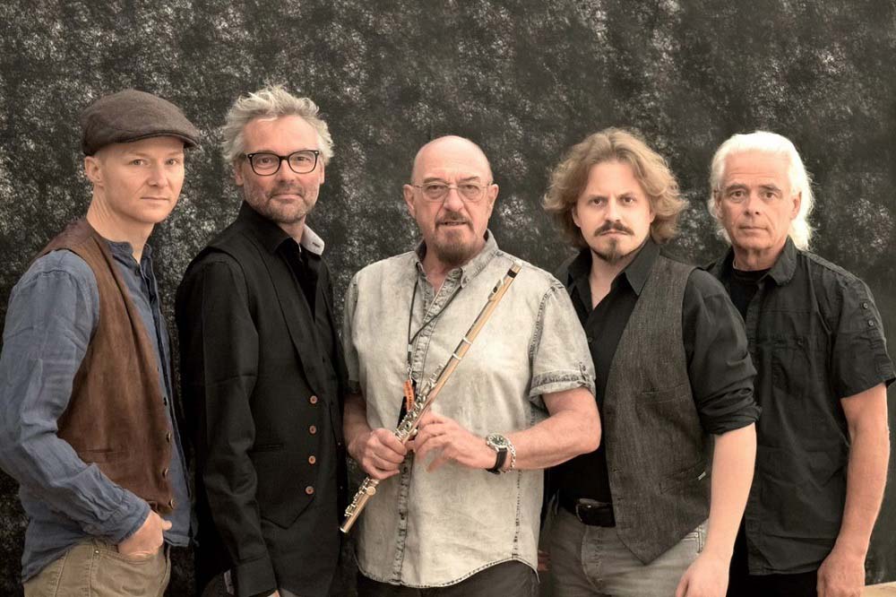 Ian Anderson centre with Jethro Tull - Fans Joji™ Store