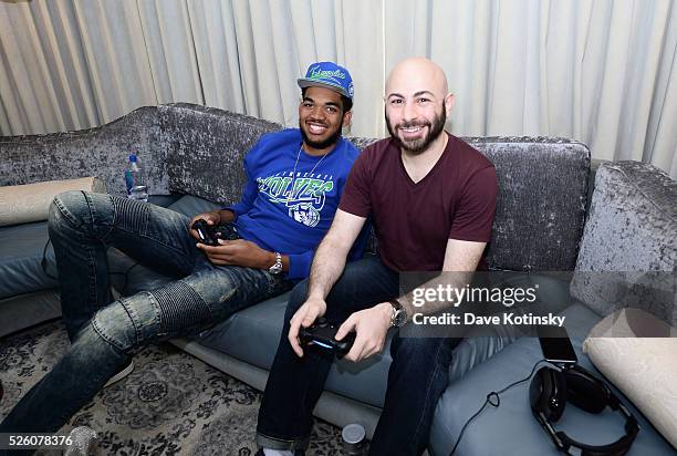 new york ny minnesota timberwolves karl anthony towns goes head to head with swiftor in call - Fans Joji™ Store